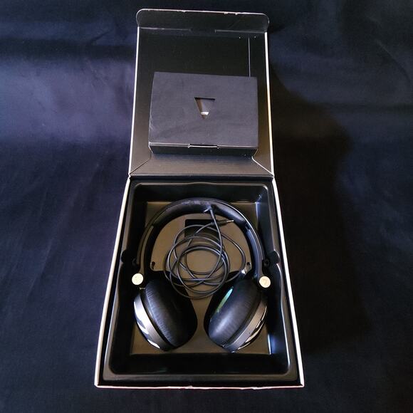 Rare Coach New York JBL Synchros E40BT Bluetooth Wireless Ear Headphones Black - Picture 2 of 16